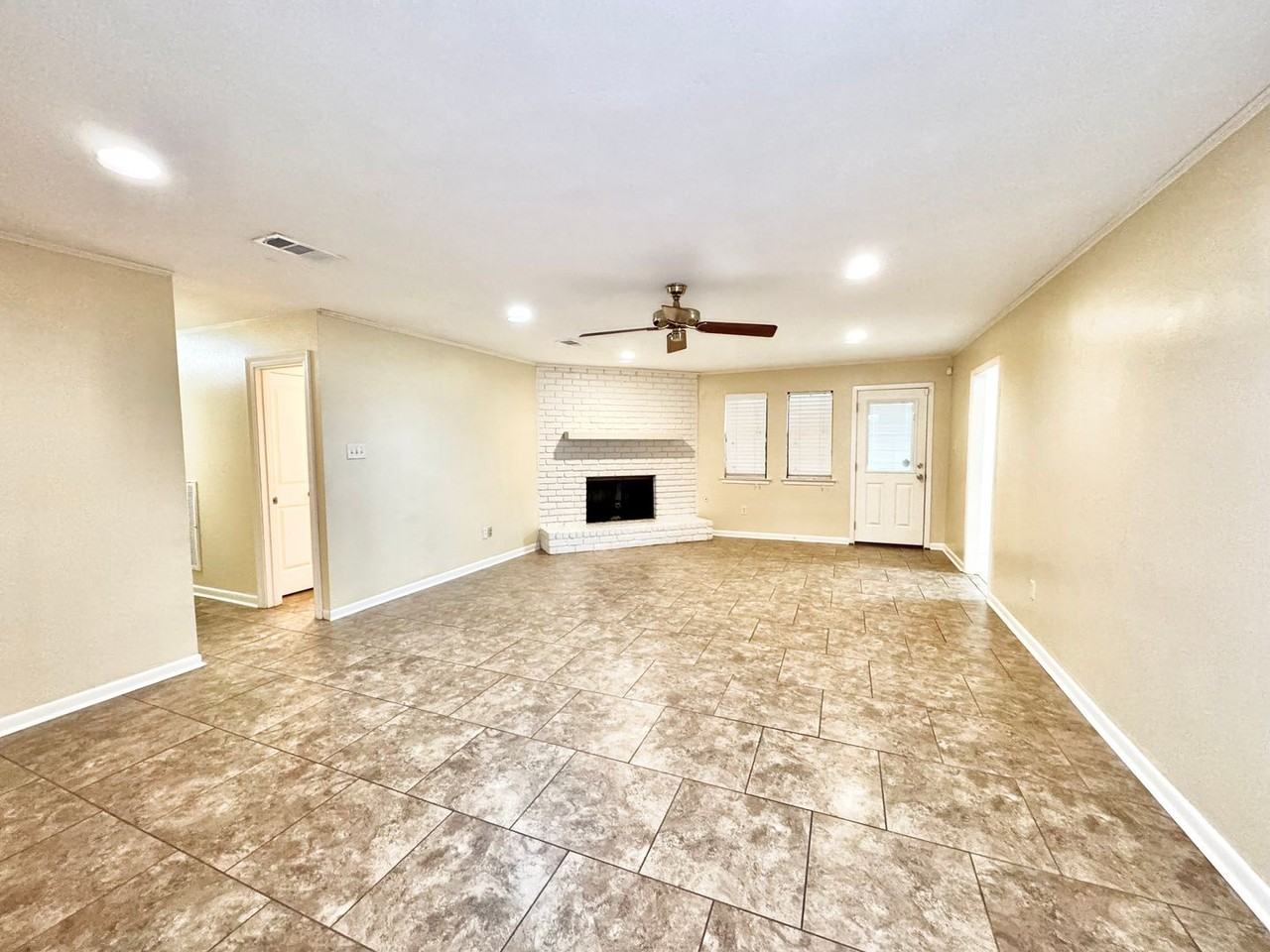 1323 Tamari Dr - Photo 2 of 19
