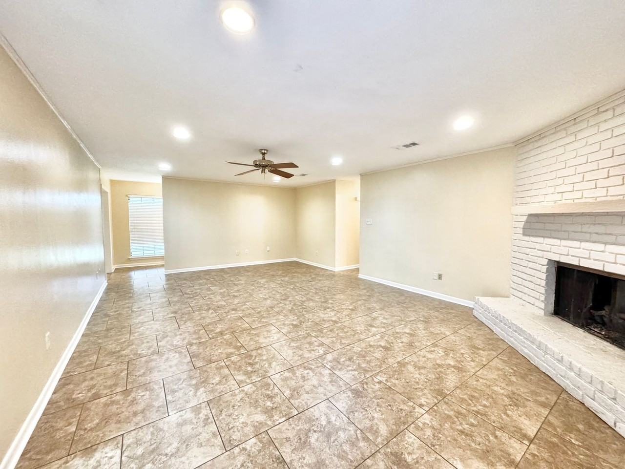 1323 Tamari Dr - Photo 3 of 19