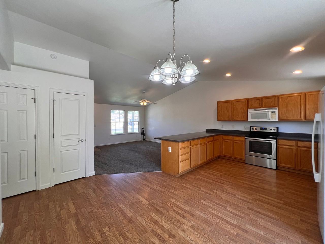 2628 Elizabeth Pkwy - Photo 2 of 37