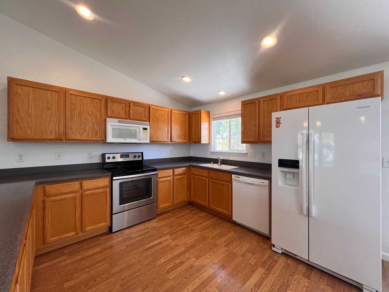 2628 Elizabeth Pkwy - Photo 3 of 37