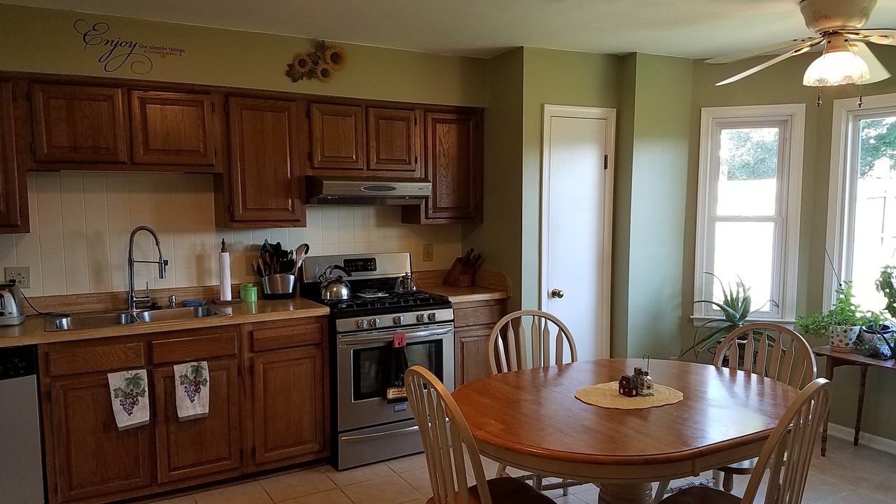 1921 Nettle St - Photo 5 of 17