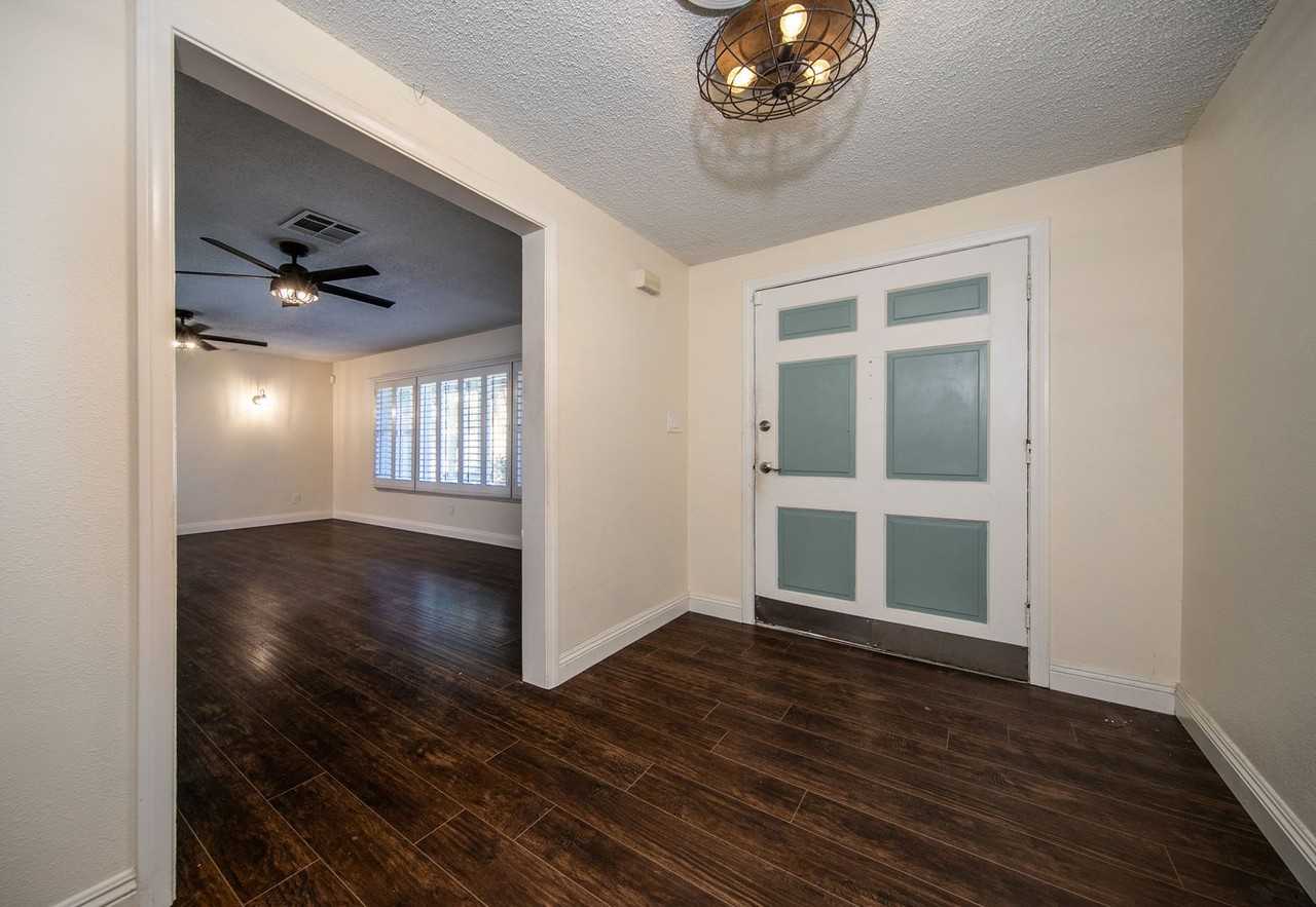 25597 Lomas Verdes St - Photo 3 of 20