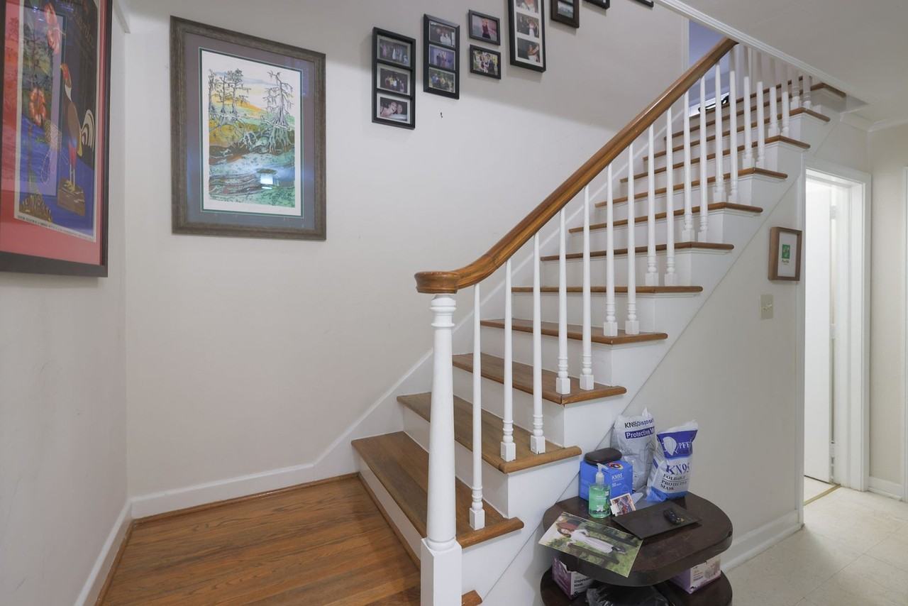 1115 Woodburn Rd - Photo 4 of 20