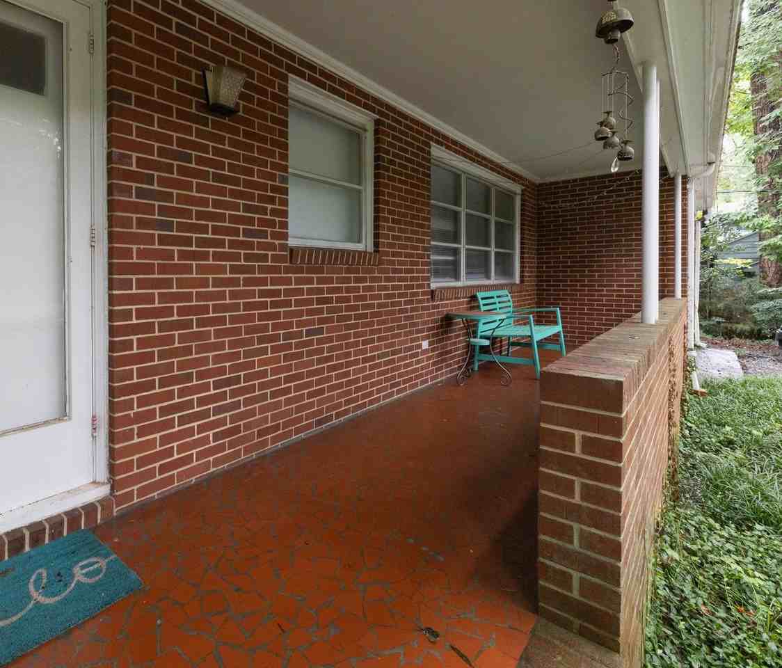 1115 Woodburn Rd - Photo 5 of 20