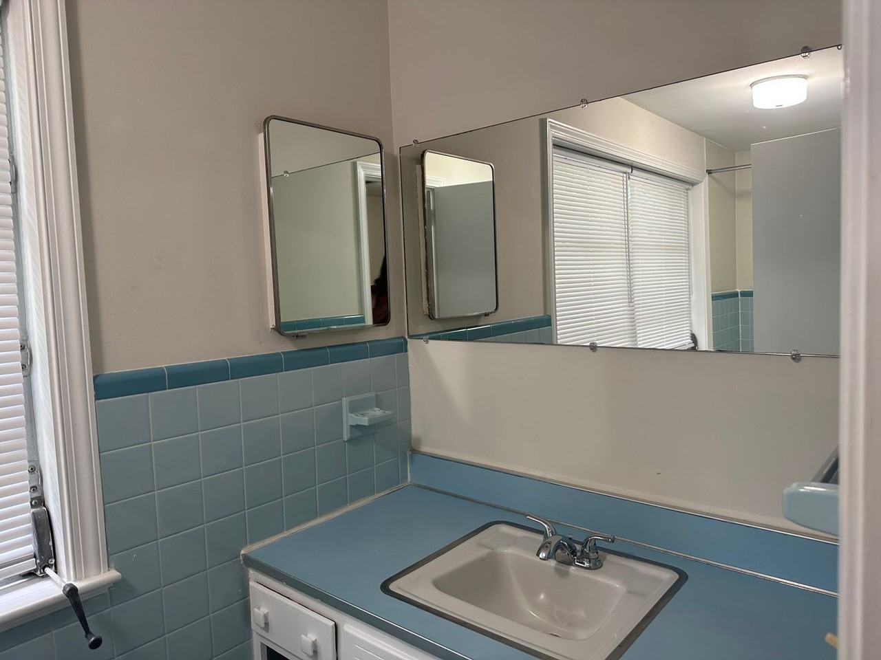 1115 Woodburn Rd - Photo 7 of 20