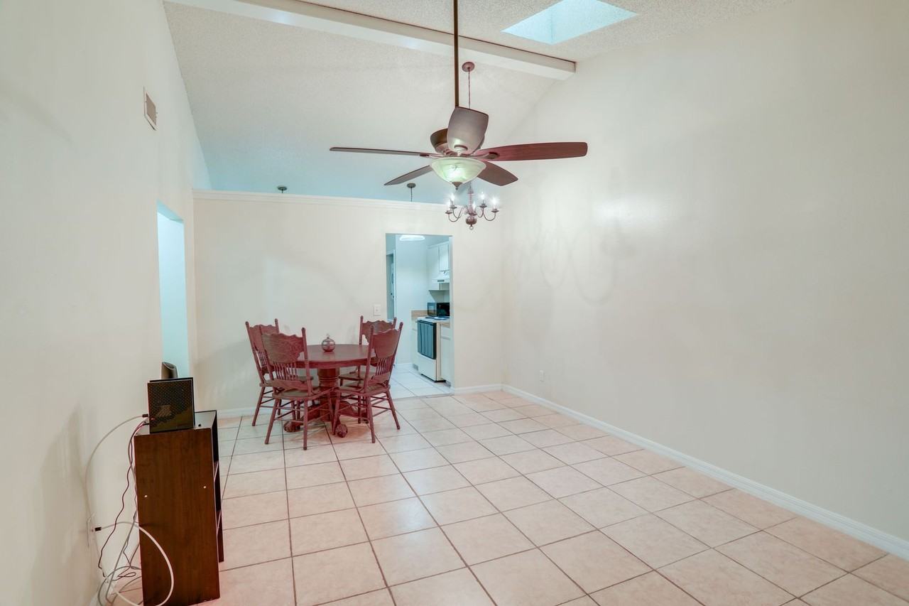 407 Douglas Way - Photo 4 of 17