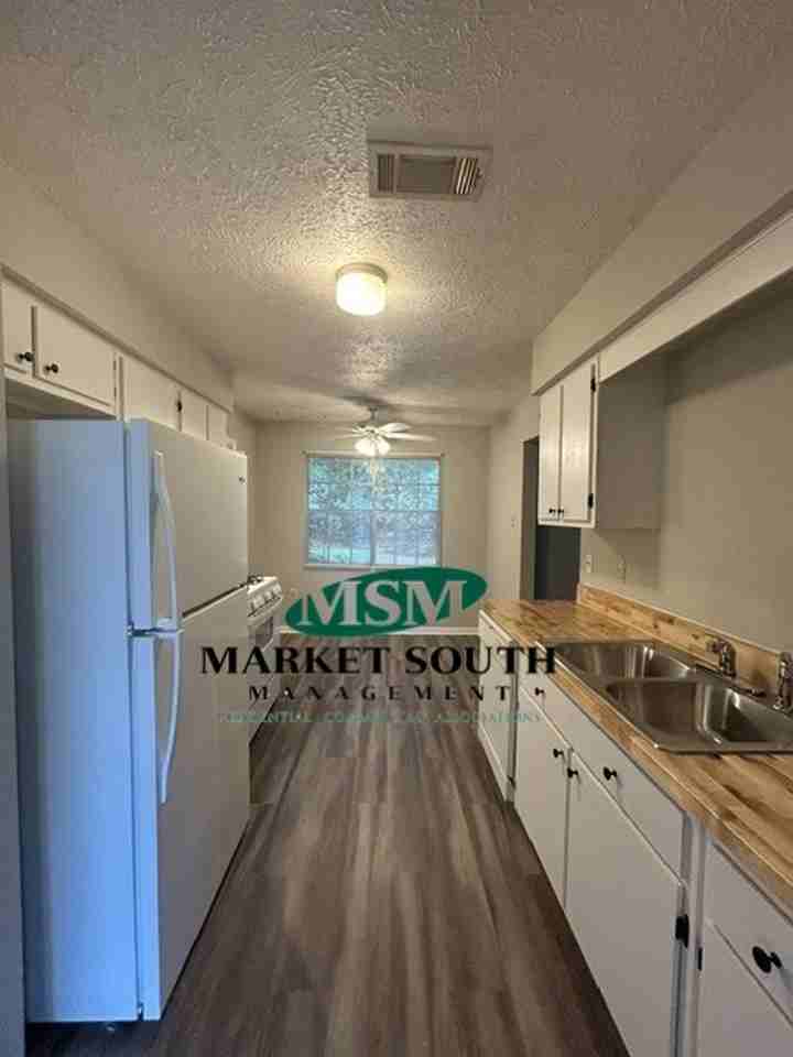 18 Friar Tuck Dr - Photo 7 of 14