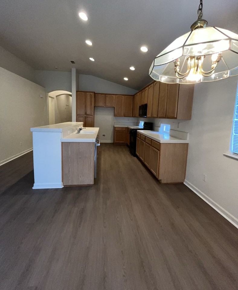 7565 Whitmore St - Photo 4 of 26
