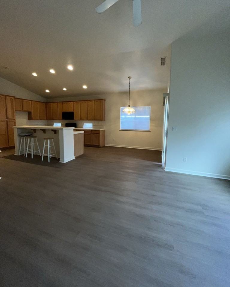 7565 Whitmore St - Photo 5 of 26