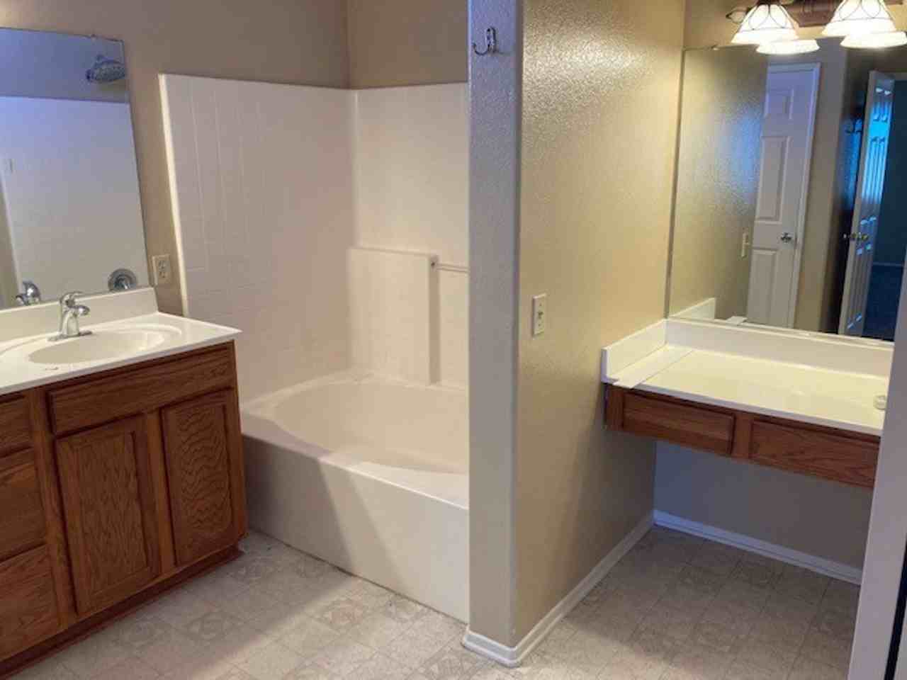 302 Willow Bend Dr - Photo 3 of 15