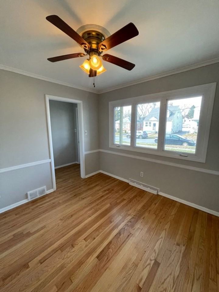 75 Eileen St - Photo 4 of 17
