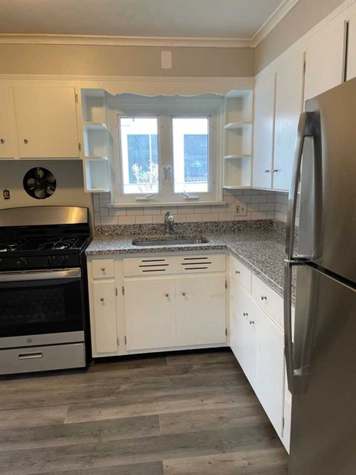 75 Eileen St - Photo 7 of 17