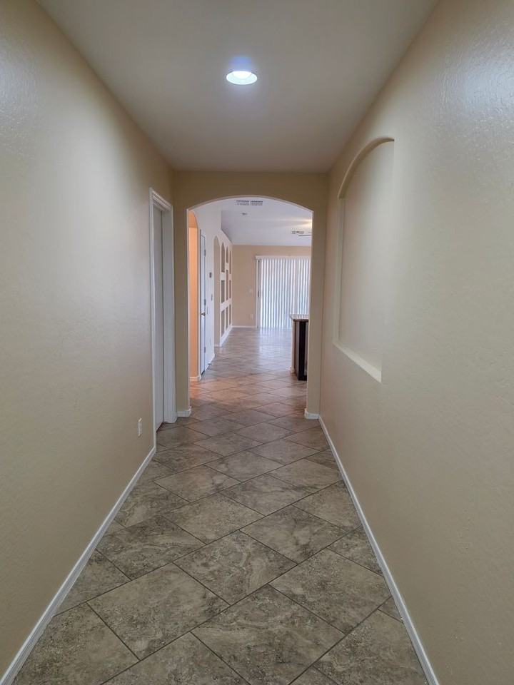7805 S 48th Ln - Photo 3 of 37