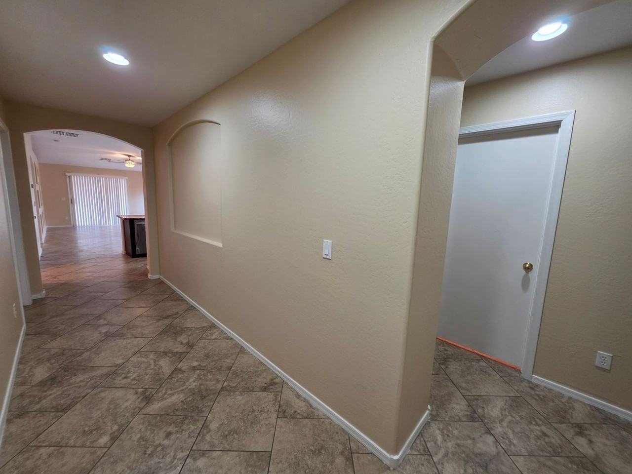 7805 S 48th Ln - Photo 4 of 37