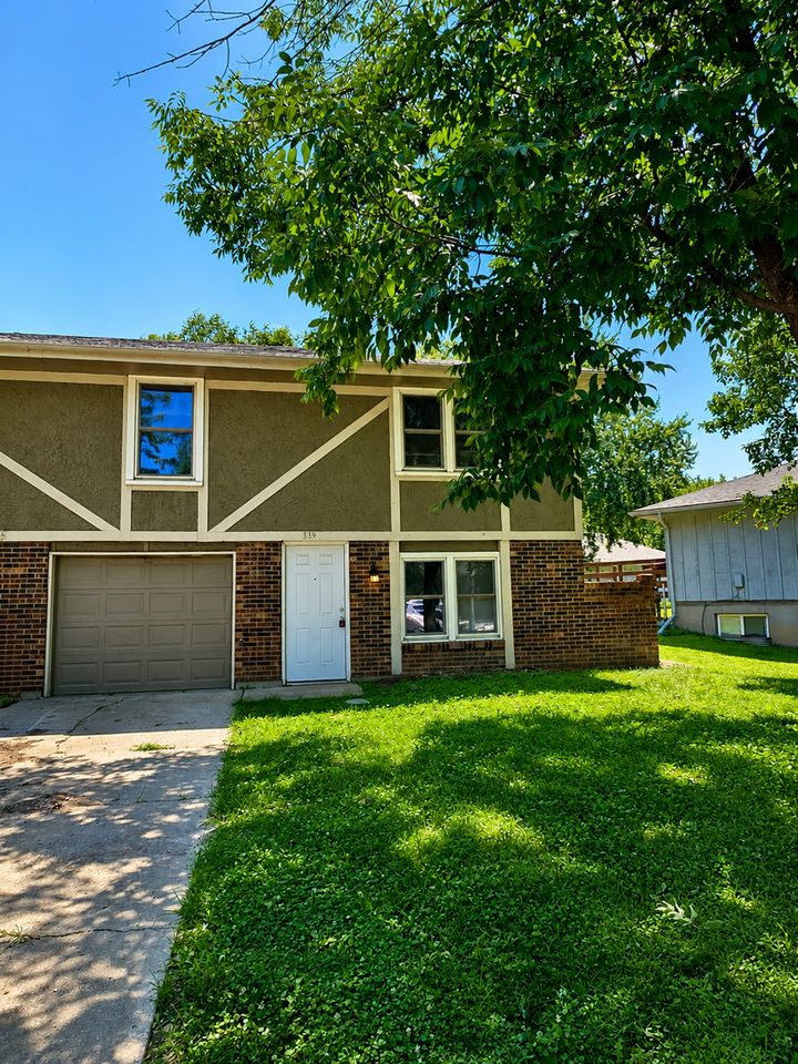 339 N Kendall Dr - Photo 2 of 18