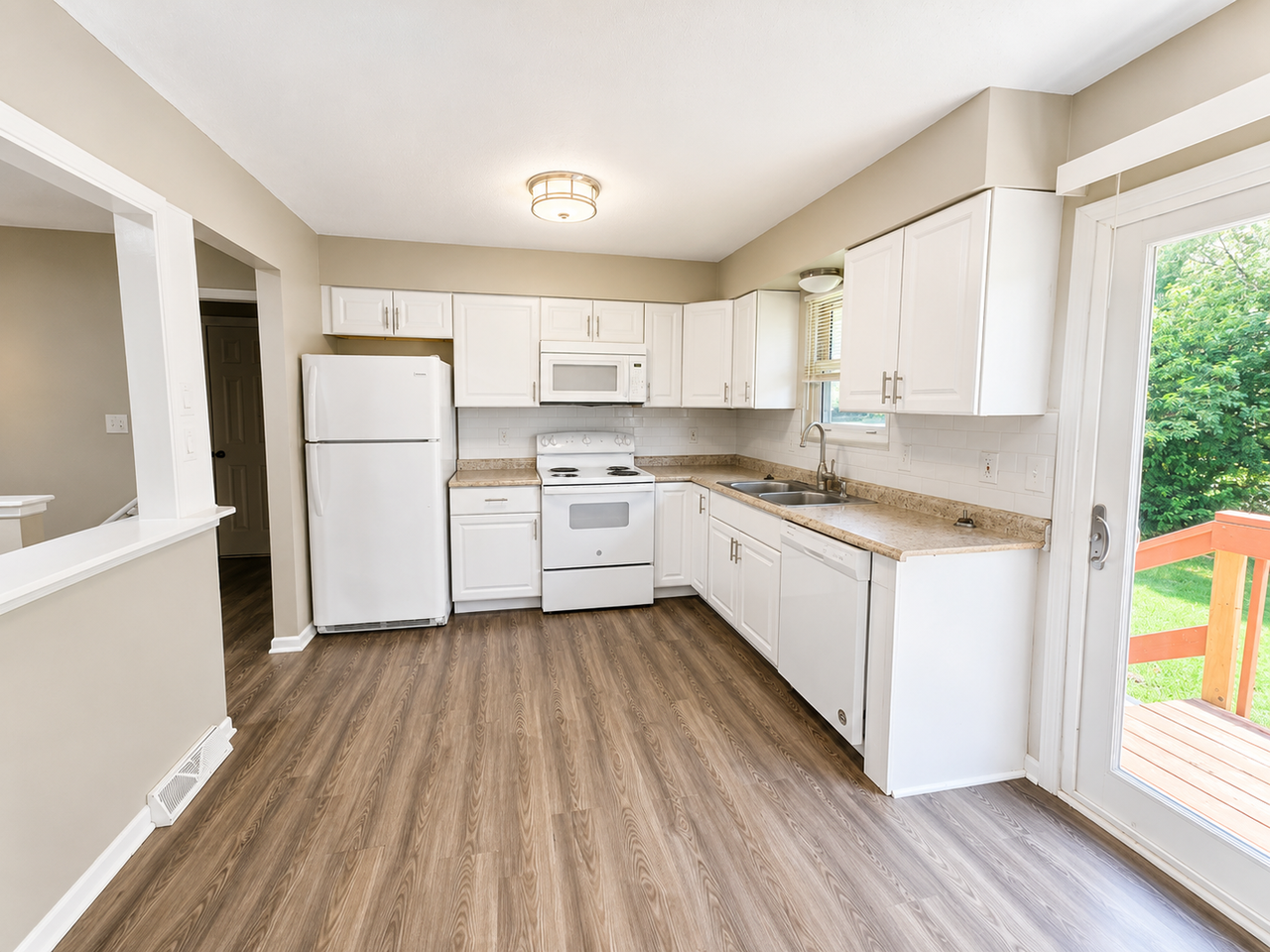 339 N Kendall Dr - Photo 5 of 18