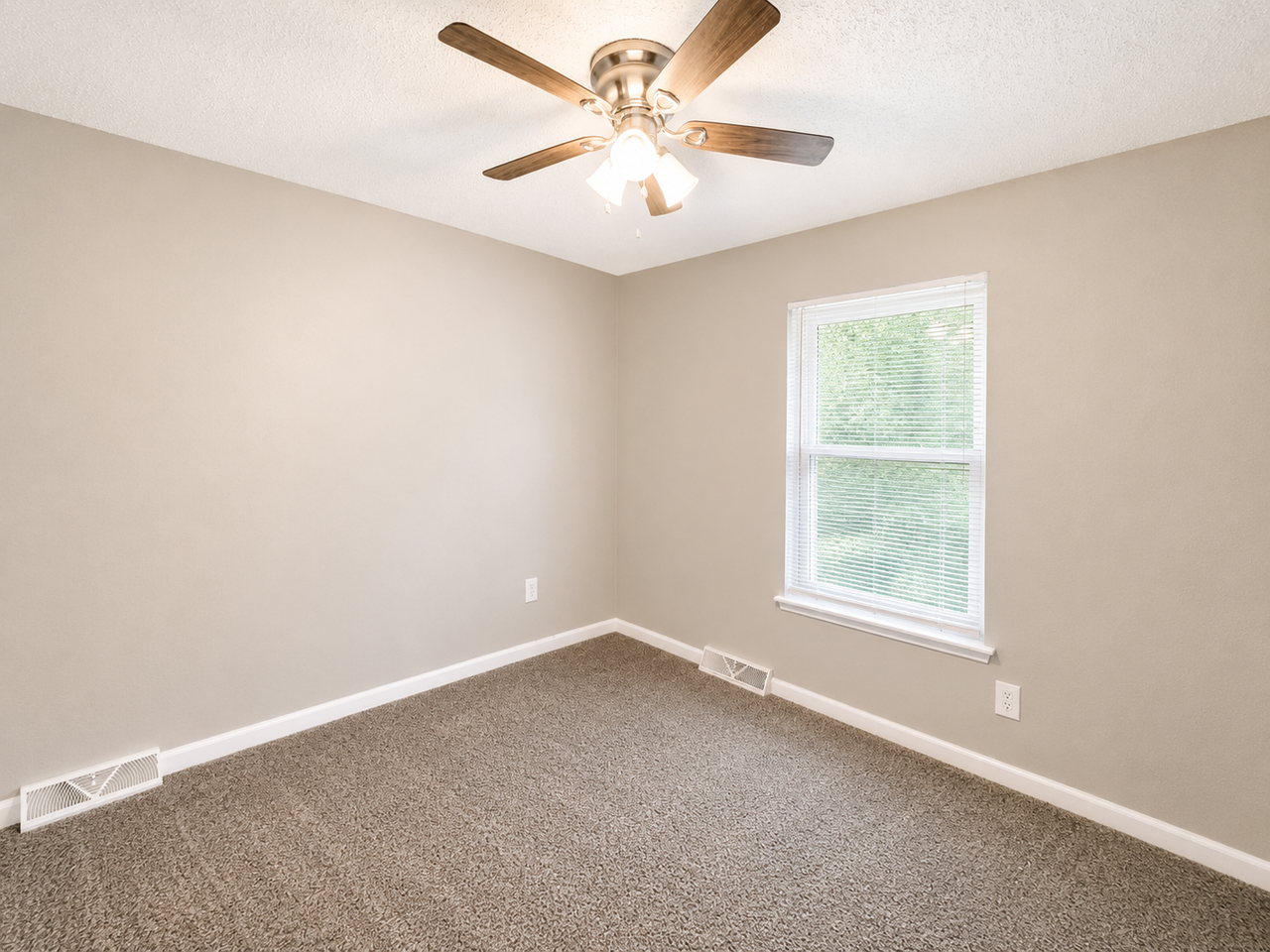 339 N Kendall Dr - Photo 7 of 18