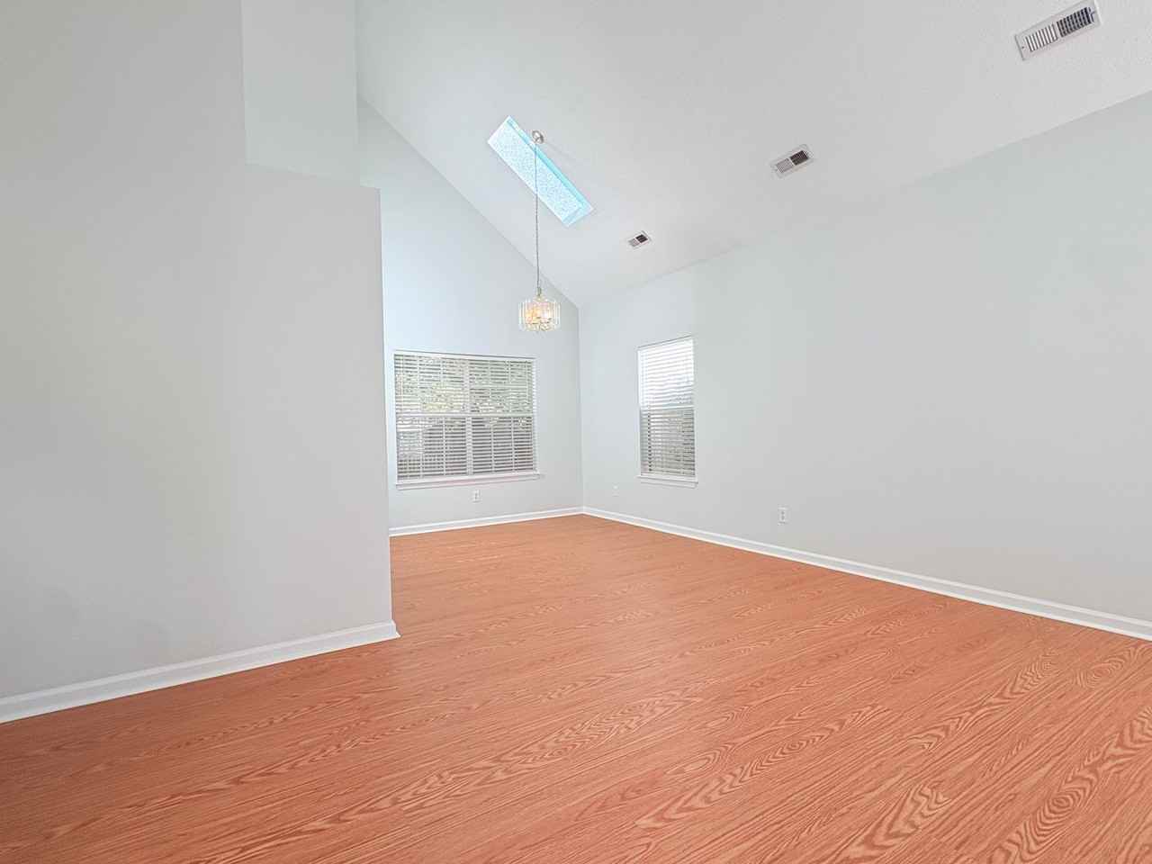 110 Amelia Ct - Photo 2 of 16
