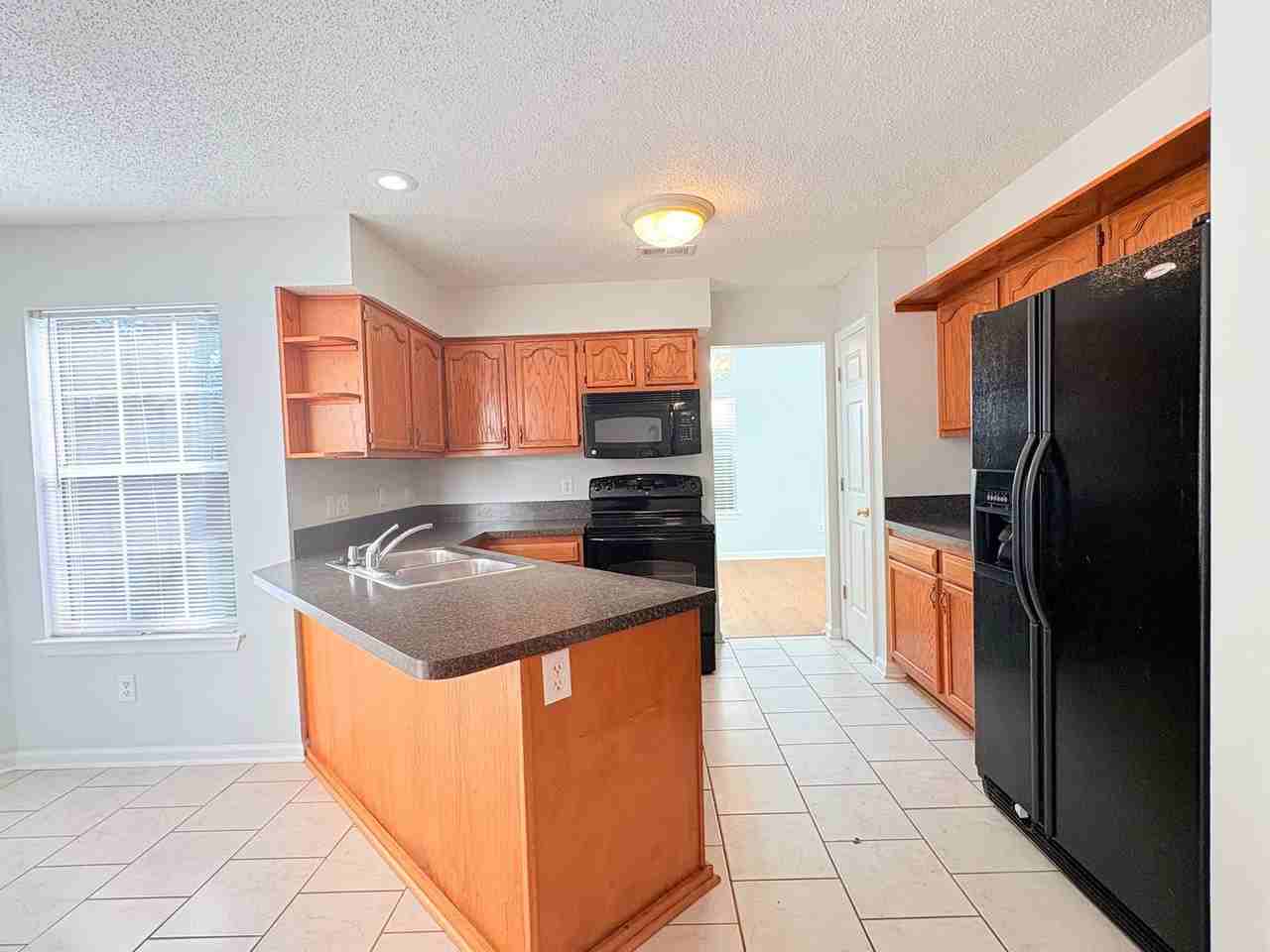 110 Amelia Ct - Photo 5 of 16