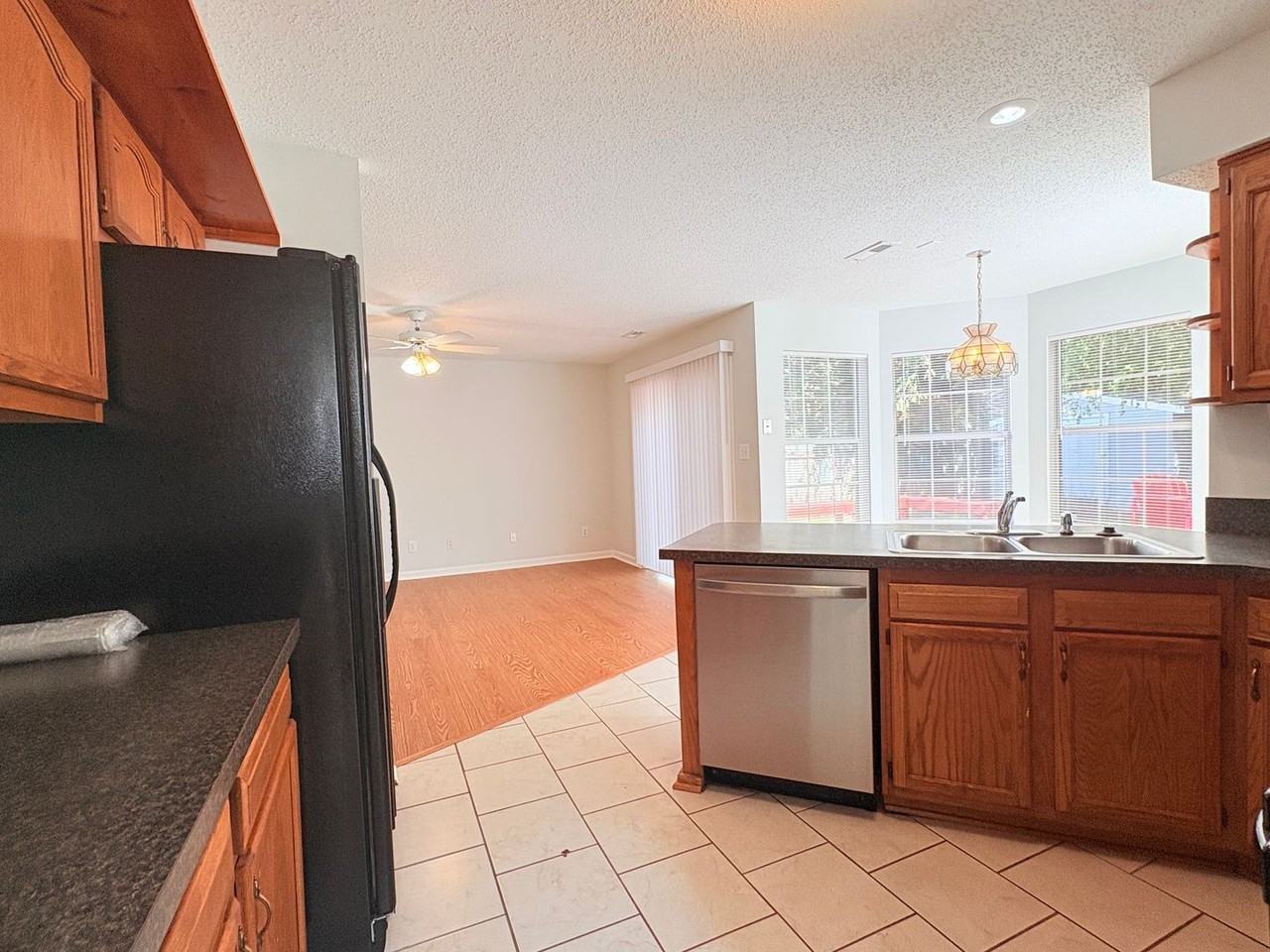 110 Amelia Ct - Photo 6 of 16