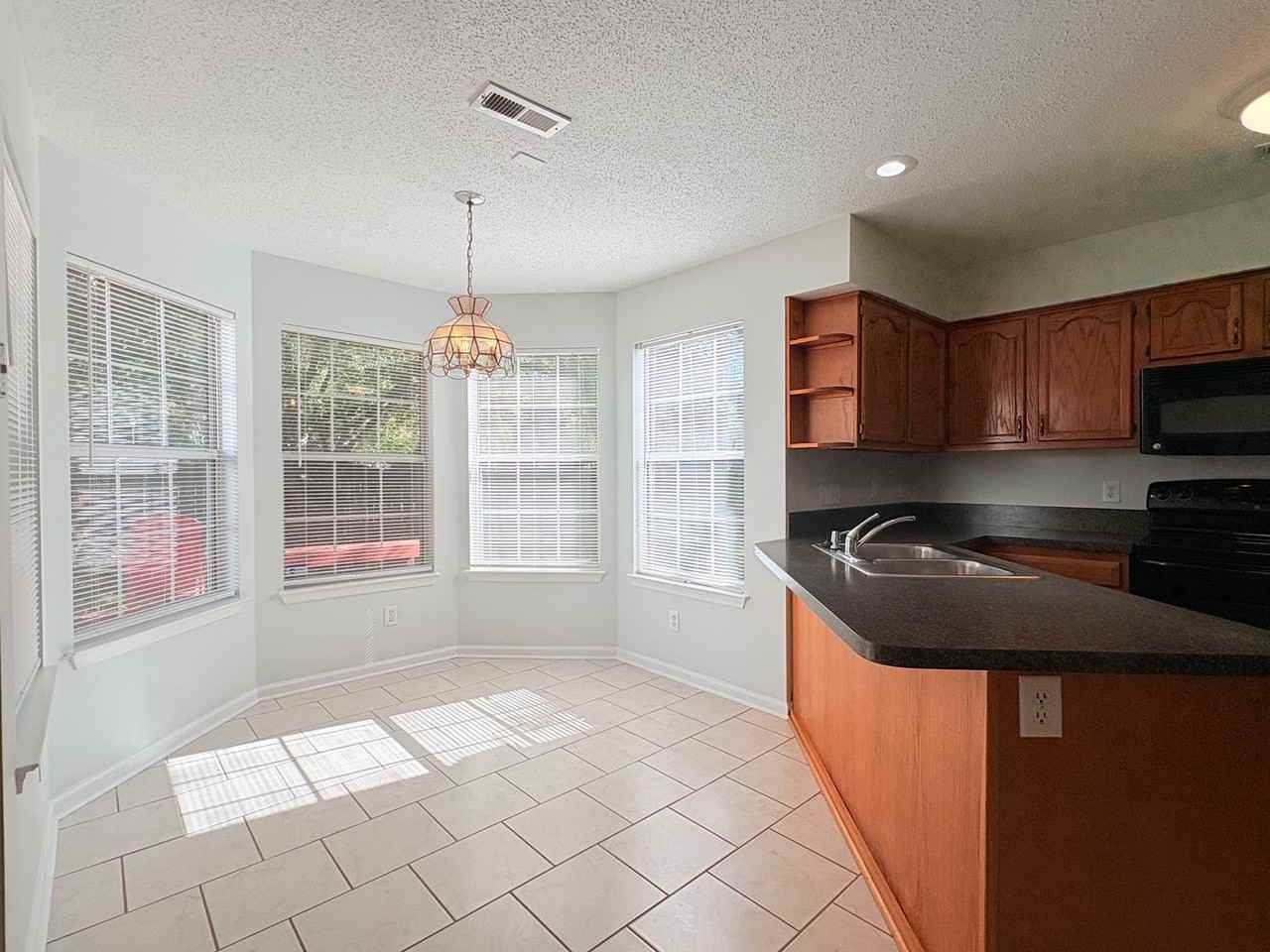 110 Amelia Ct - Photo 7 of 16