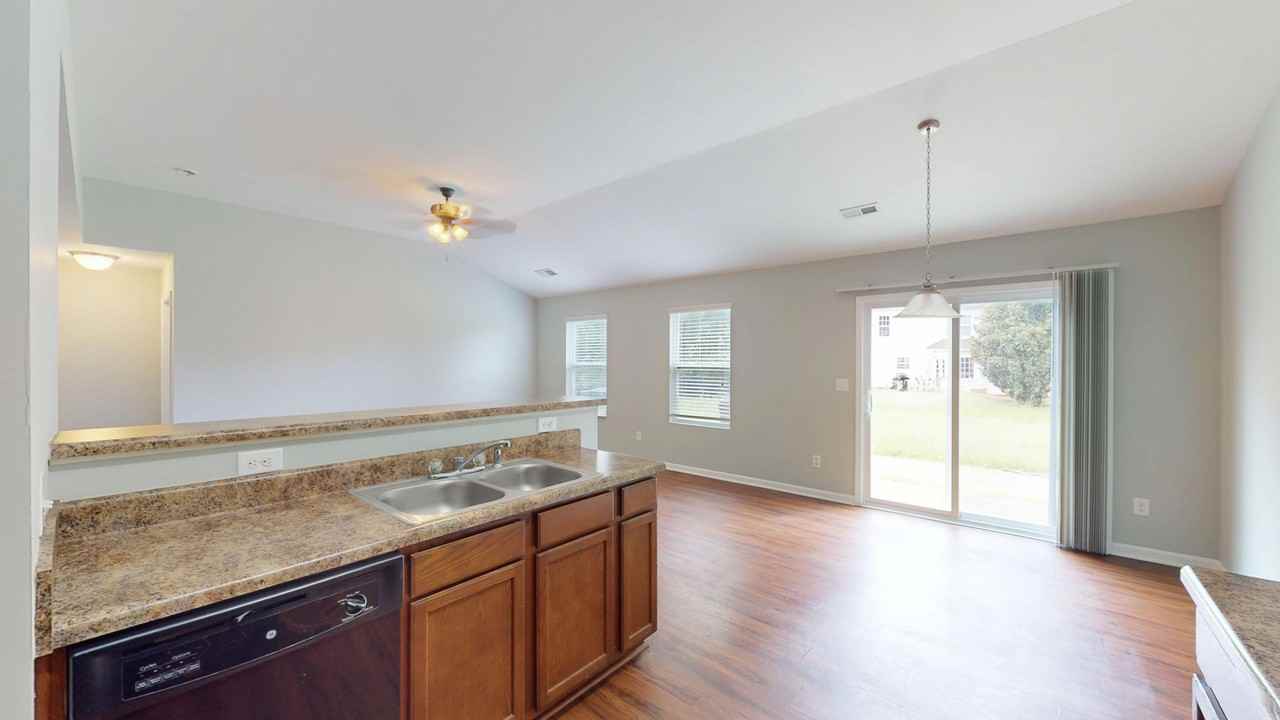 10612 Kempsford Dr - Photo 4 of 31