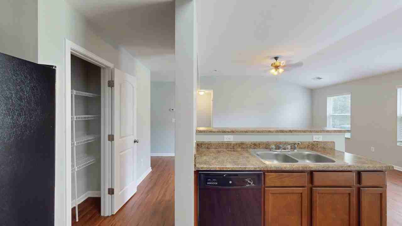 10612 Kempsford Dr - Photo 6 of 31