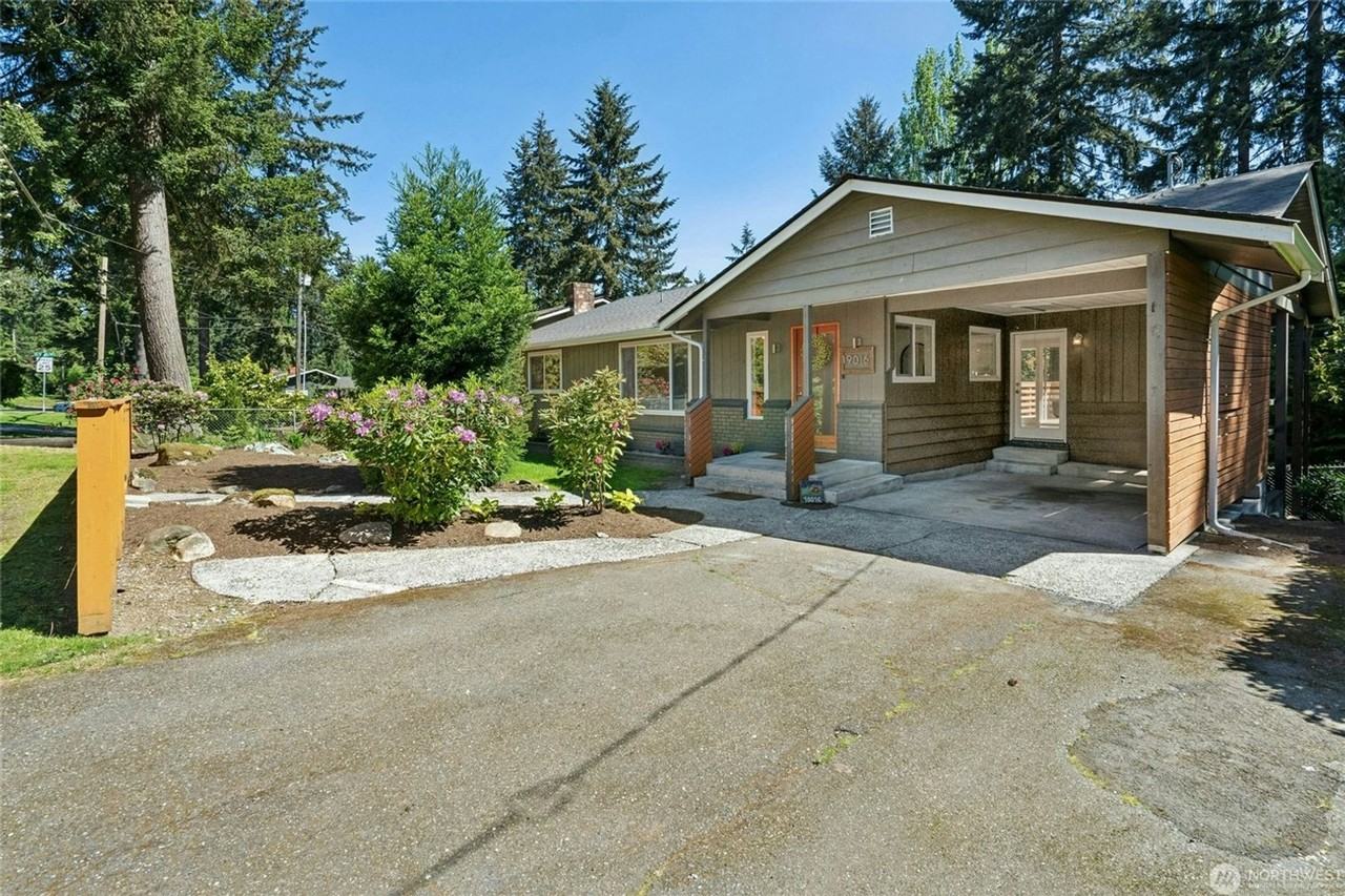 19016 Firlands Way N - Photo 2 of 46