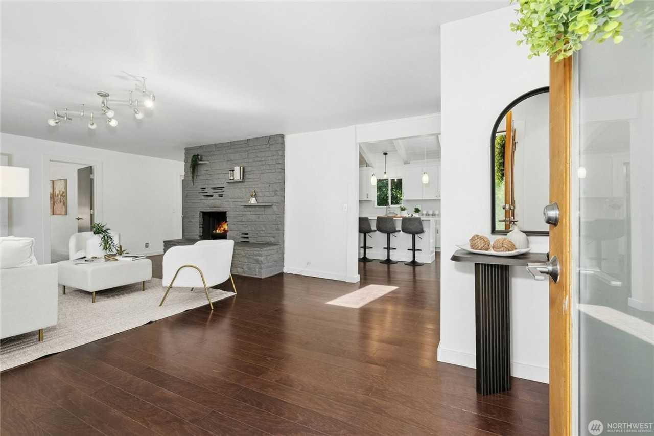 19016 Firlands Way N - Photo 6 of 46