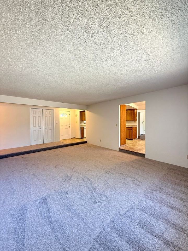 3051 Jason Way - Photo 3 of 17