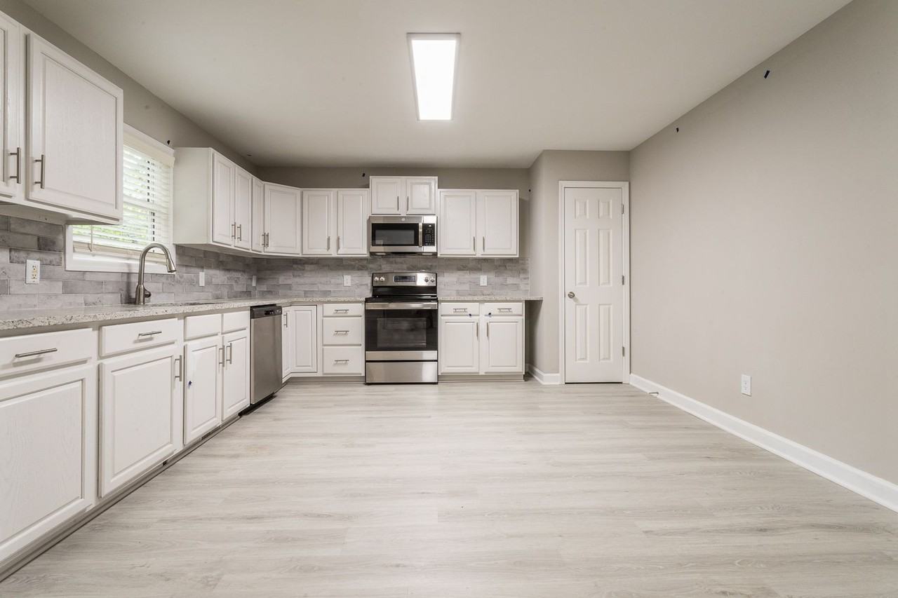424 Bashford Rd - Photo 2 of 16