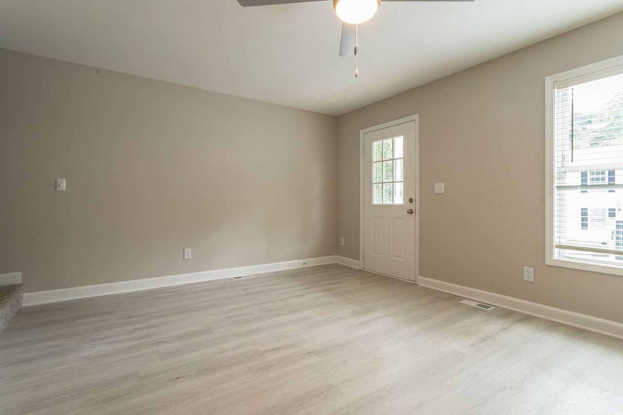 424 Bashford Rd - Photo 3 of 16