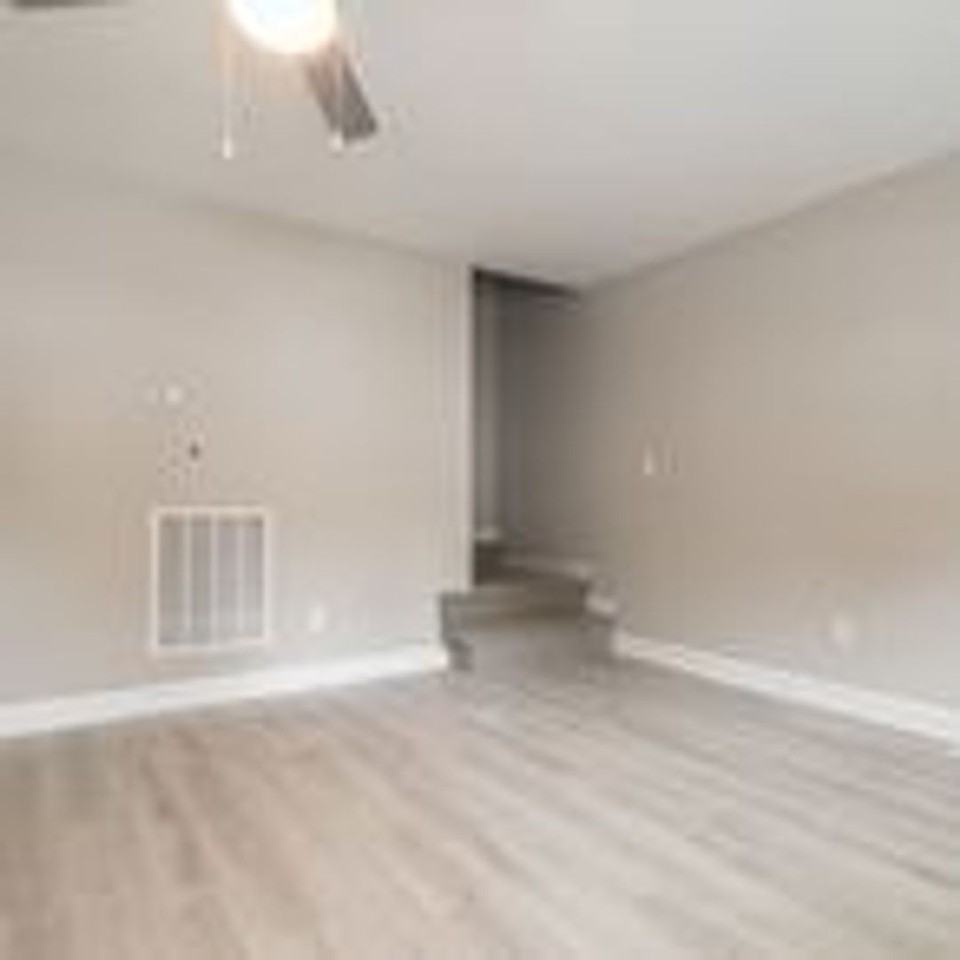 424 Bashford Rd - Photo 4 of 16