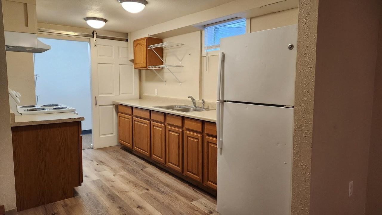 416 Evans Ave #B - Photo 3 of 12