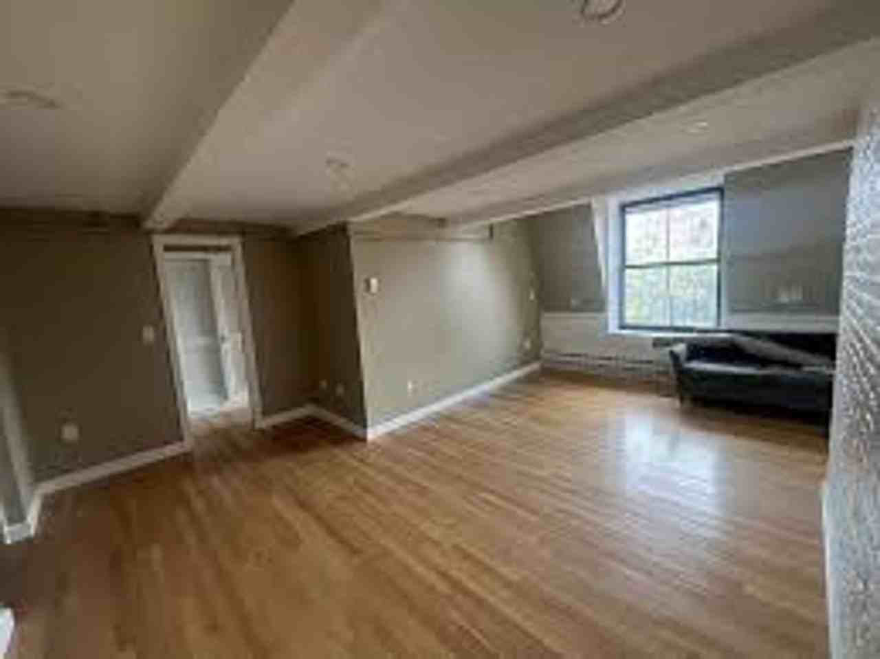 111 Beacon St - Photo 4 of 16