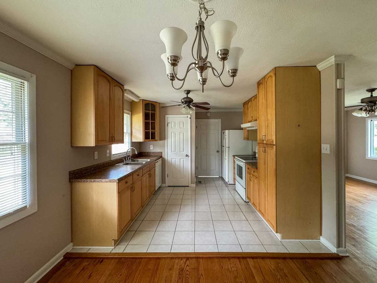 7228 Ainsley St - Photo 5 of 22