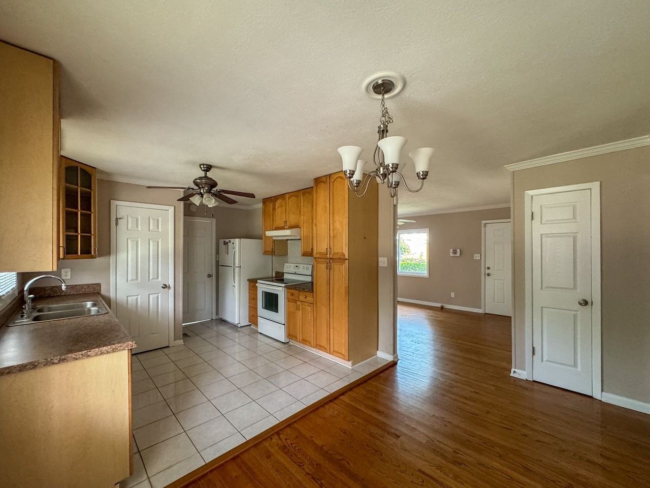 7228 Ainsley St - Photo 6 of 22