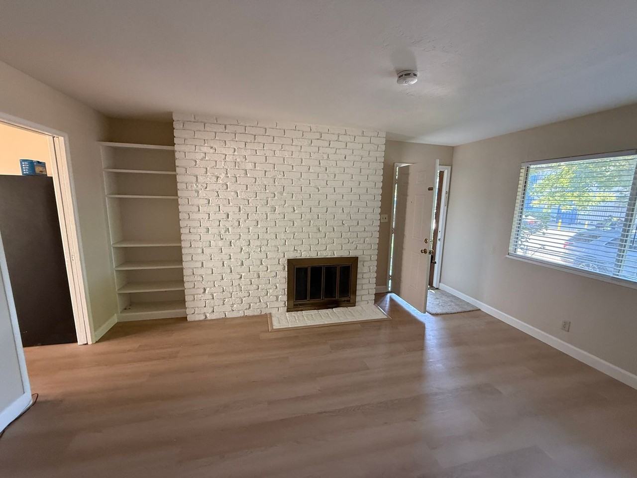 611 Fairview Dr - Photo 4 of 19