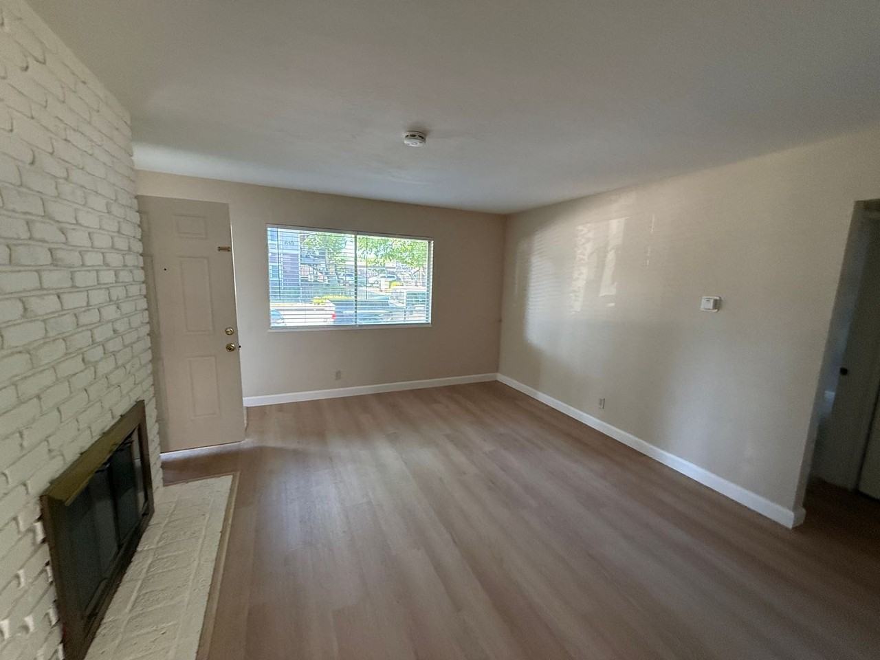 611 Fairview Dr - Photo 5 of 19