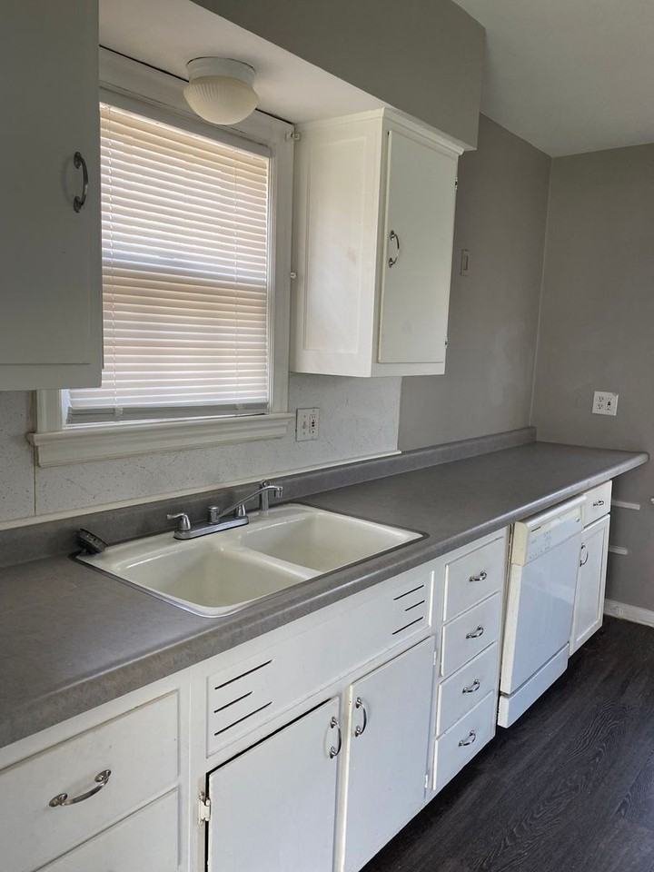 2726 Underwood St - Photo 5 of 10