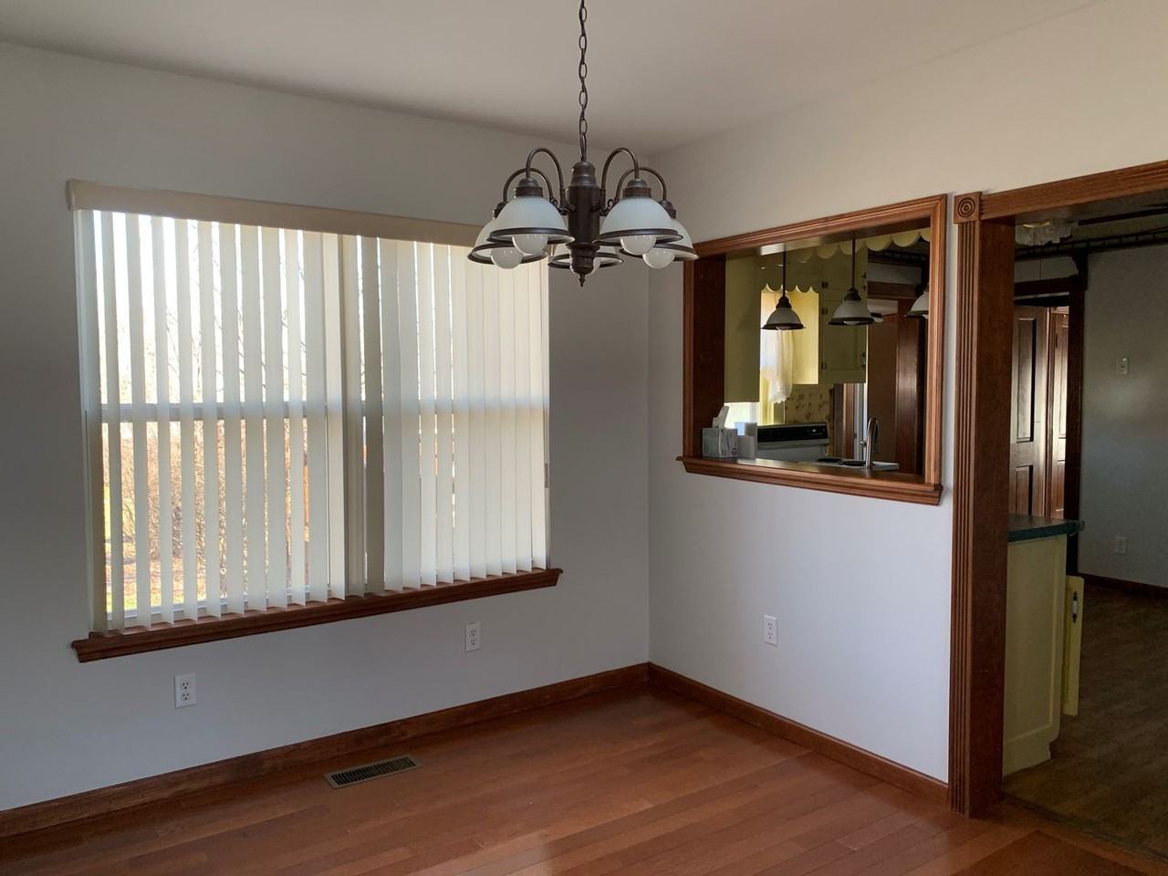 212 Alden St - Photo 3 of 13