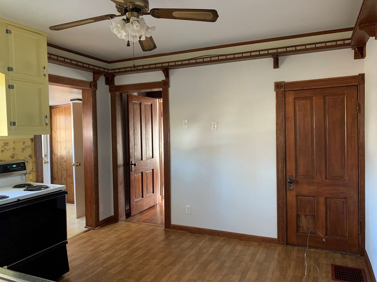 212 Alden St - Photo 4 of 13