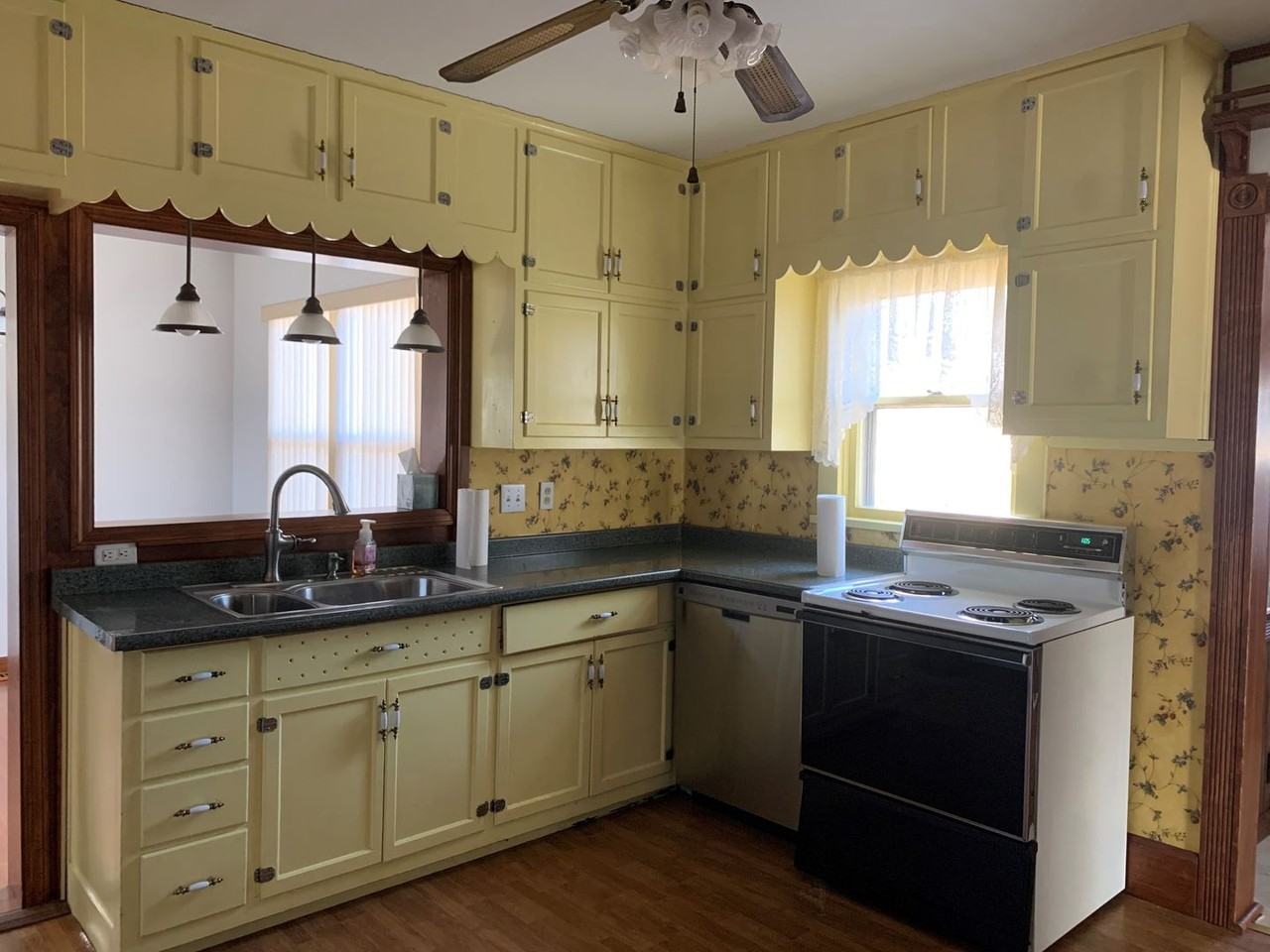 212 Alden St - Photo 5 of 13