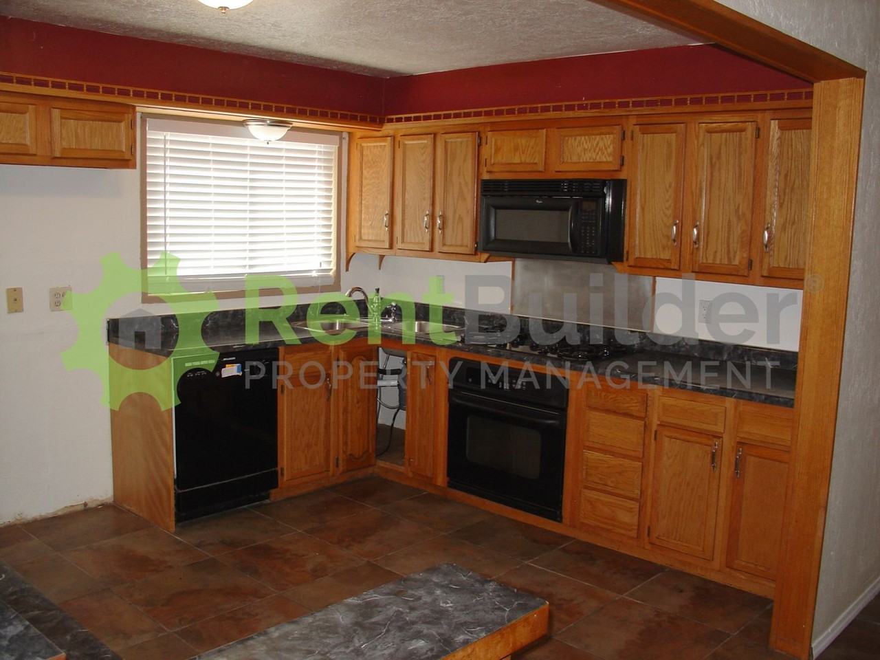 9801 Snowheights Blvd Ne - Photo 2 of 22