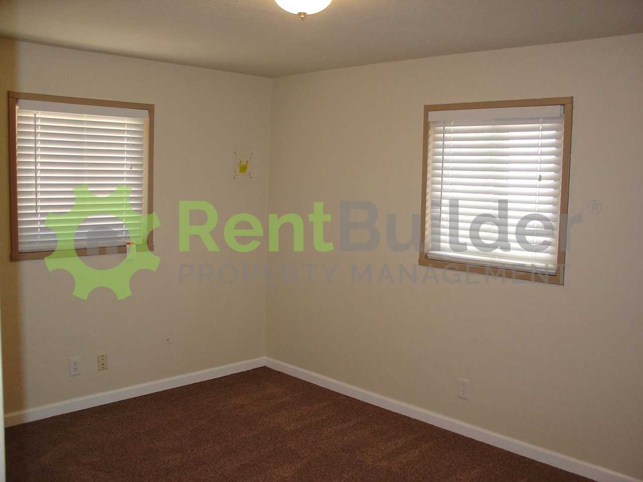 9801 Snowheights Blvd Ne - Photo 6 of 22