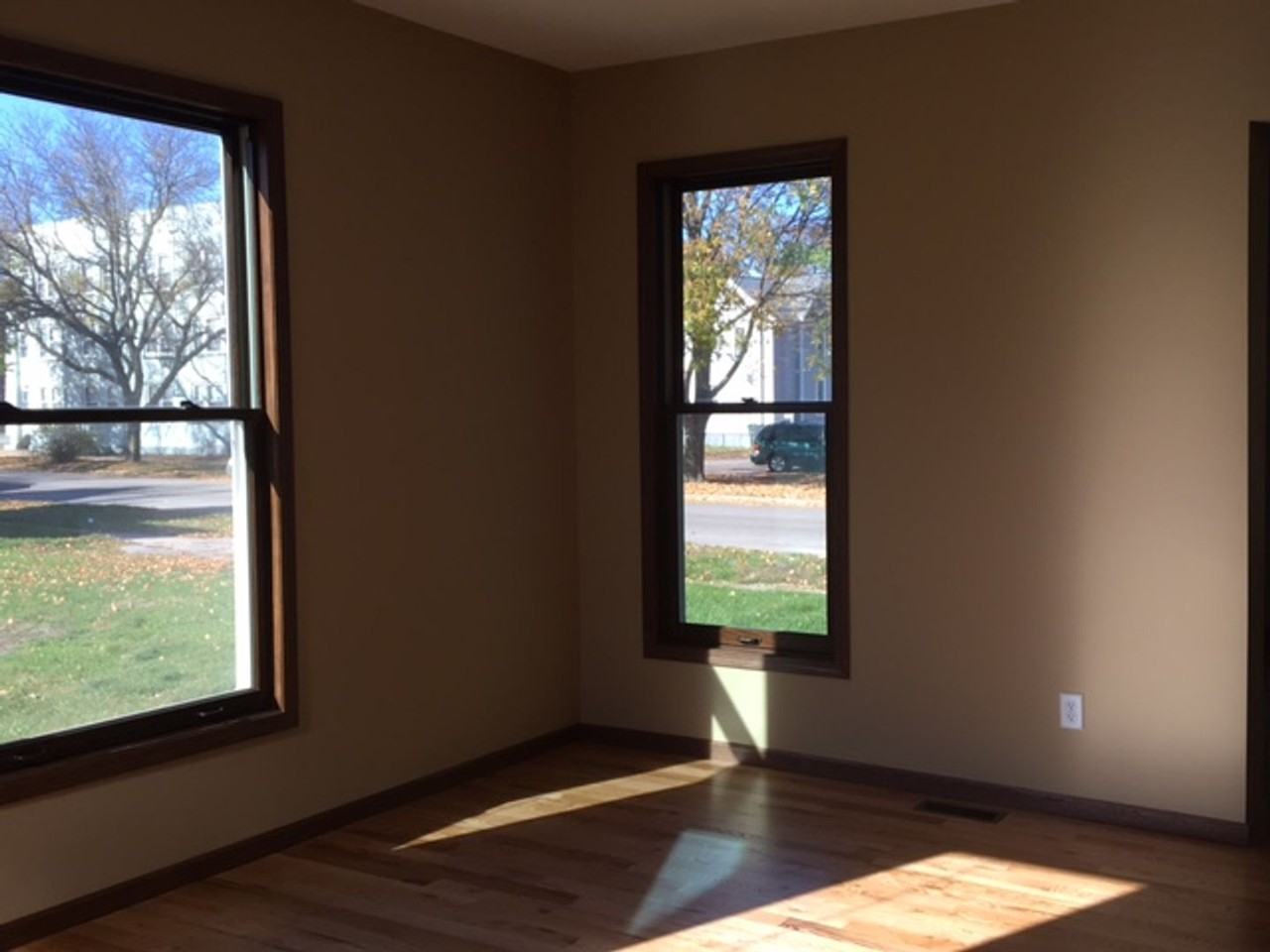 1423 Bever Ave Se - Photo 2 of 5