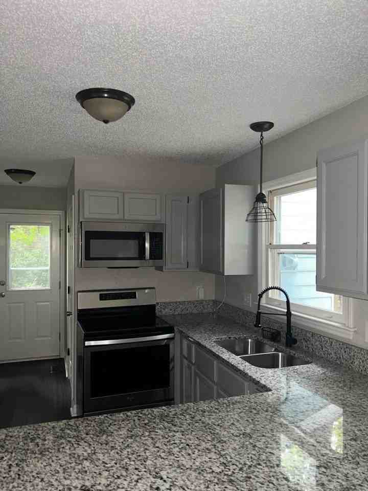 4409 Emmit Dr - Photo 3 of 10