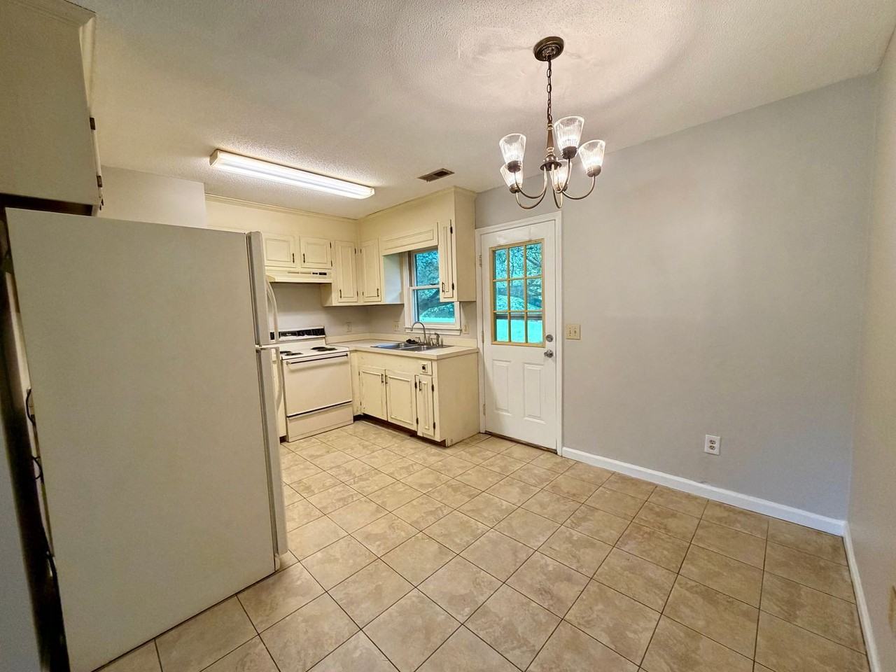 70 Frost Wood Ct - Photo 3 of 7
