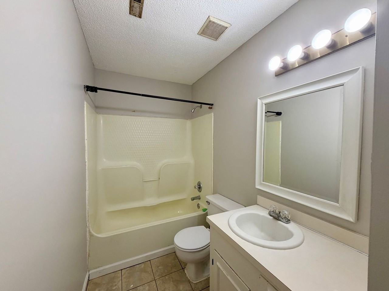 70 Frost Wood Ct - Photo 6 of 7