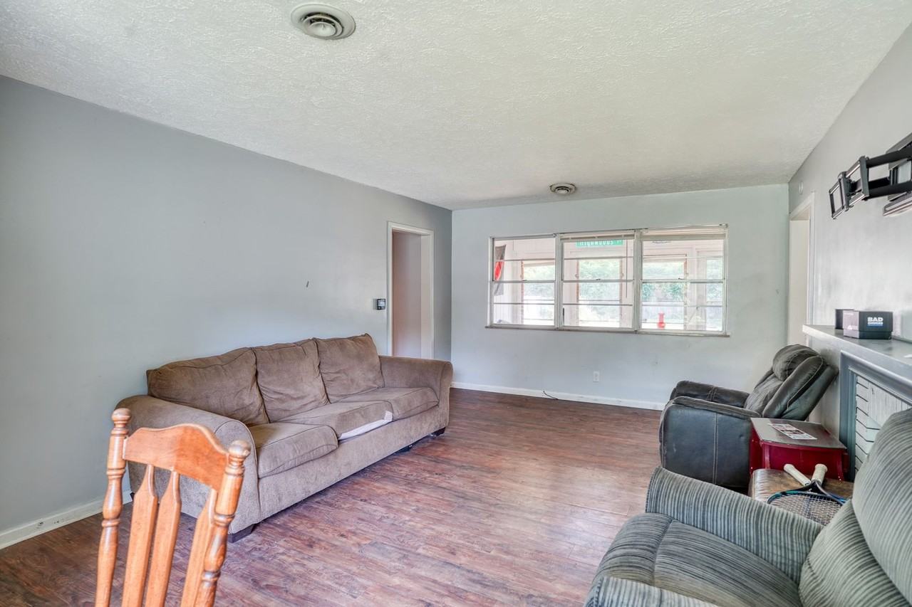 2920 Highwoods Dr - Photo 3 of 15